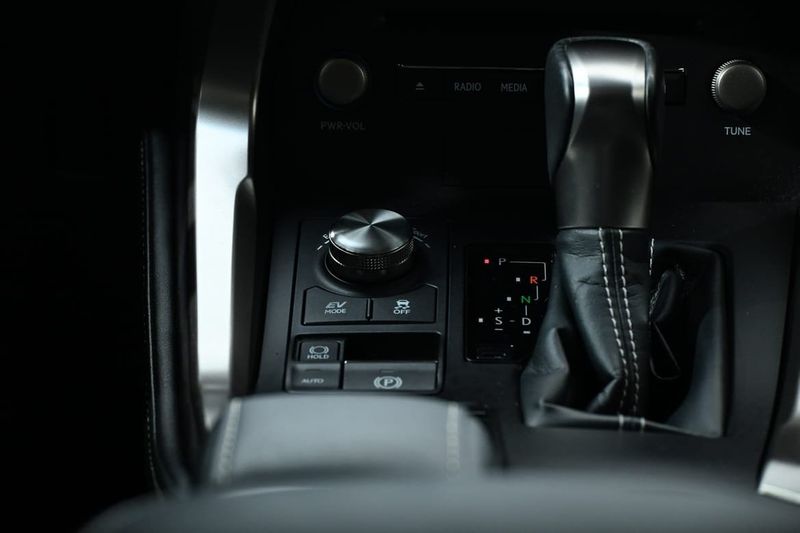 Lexus NX bild 21