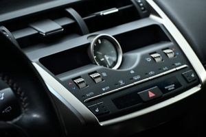 Lexus NX bild 17
