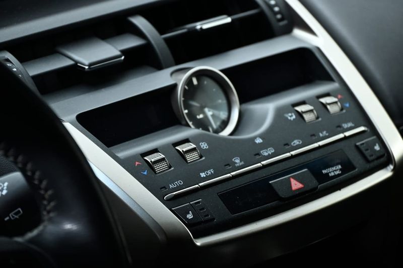 Lexus NX bild 17