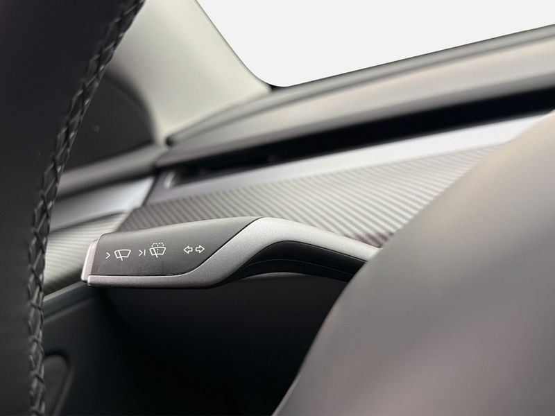 Tesla Model Y bild 19