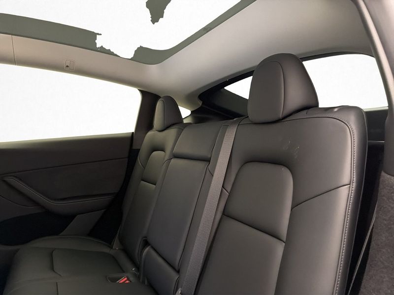 Tesla Model Y bild 31