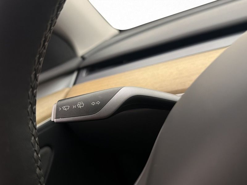 Tesla Model Y bild 19