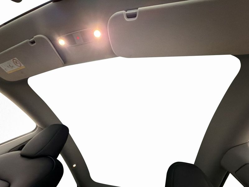 Tesla Model Y bild 17
