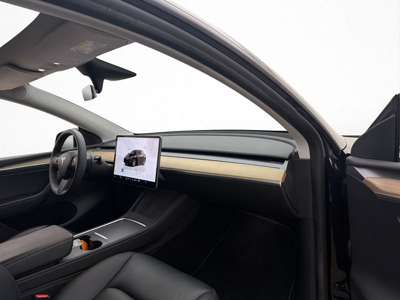Tesla Model Y bild 31