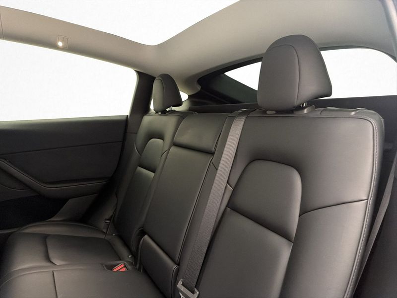 Tesla Model Y bild 32