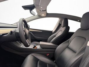 Tesla Model Y bild 15