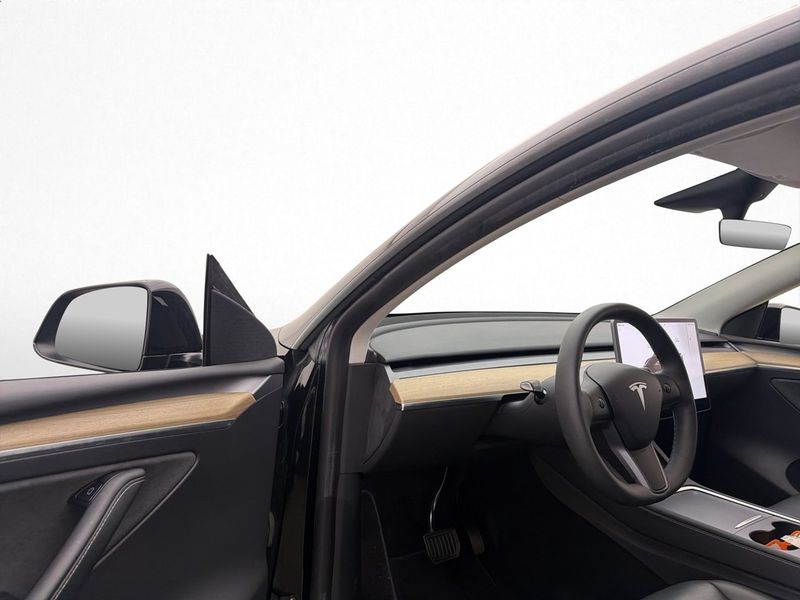 Tesla Model Y bild 14
