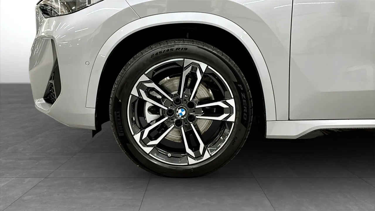 BMW iX1 bild 9