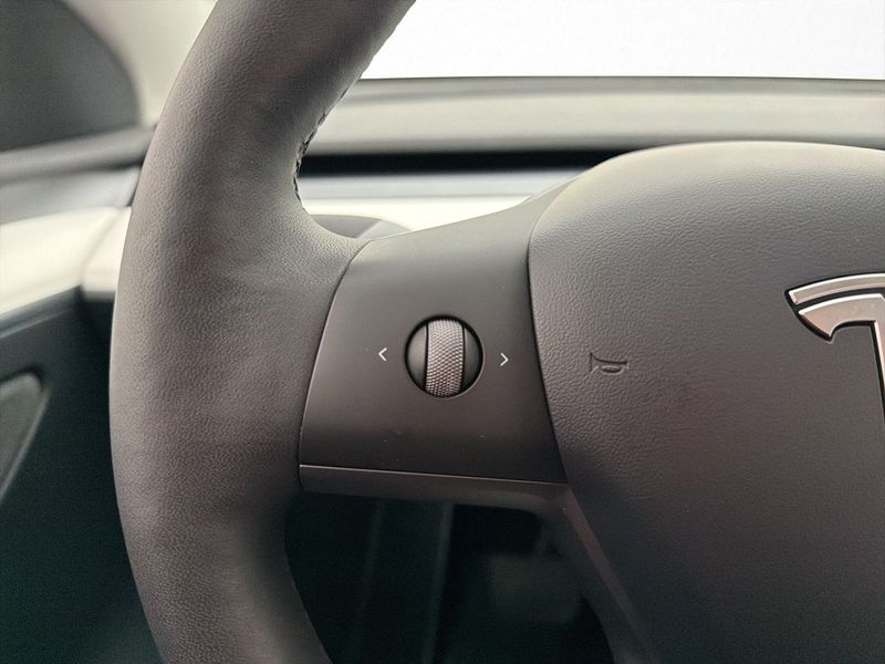 Tesla Model Y bild 28