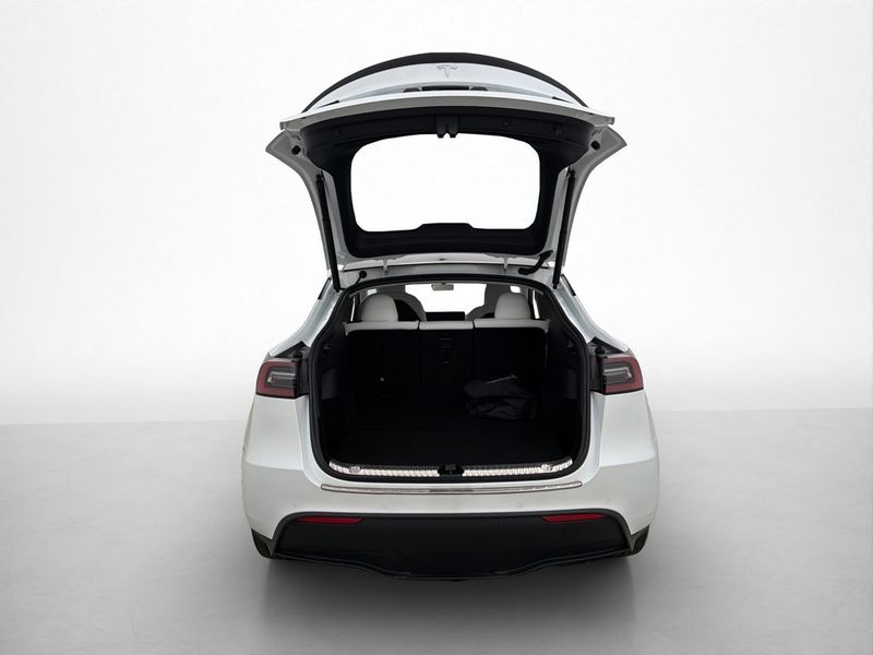 Tesla Model Y bild 26