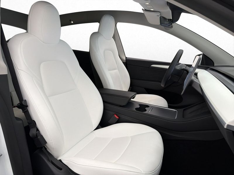Tesla Model Y bild 24