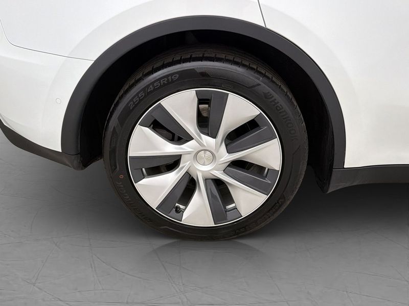 Tesla Model Y bild 33