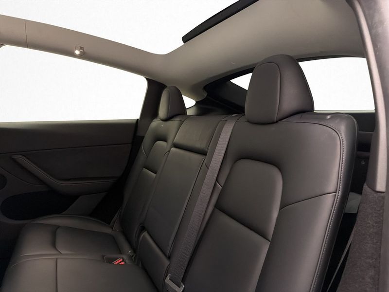 Tesla Model Y bild 28