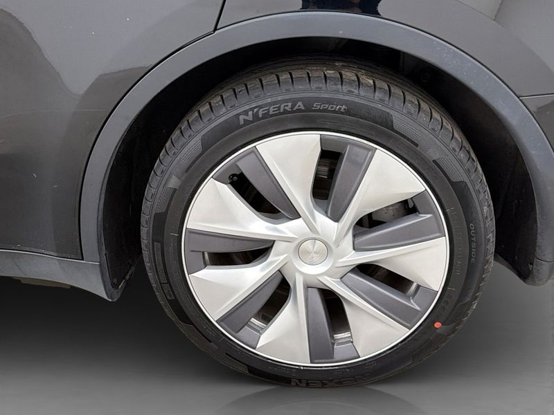 Tesla Model Y bild 33