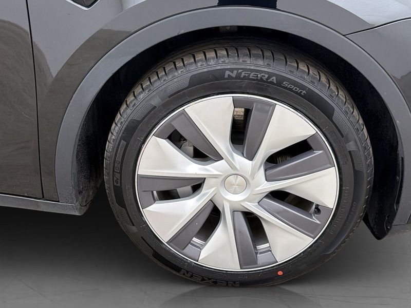 Tesla Model Y bild 36