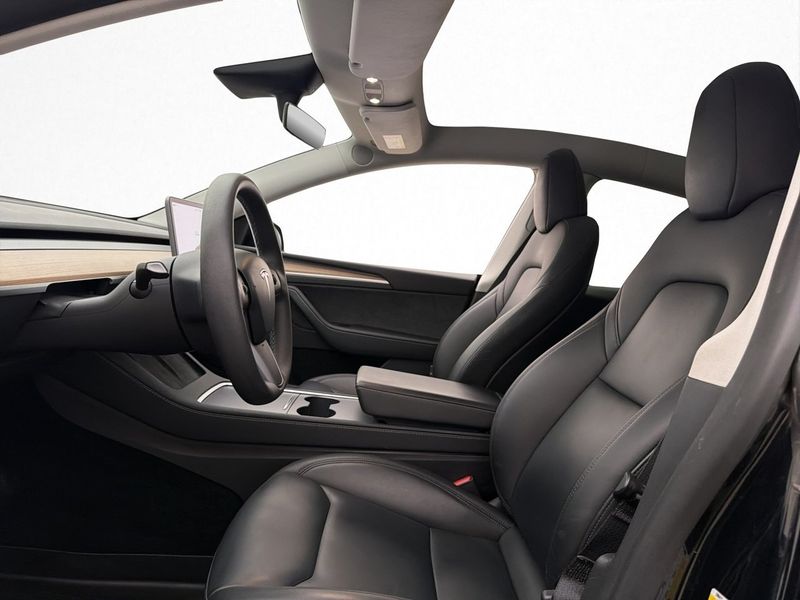 Tesla Model Y bild 12