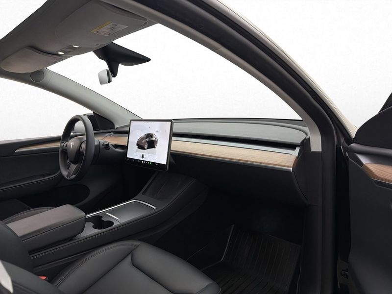 Tesla Model Y bild 27