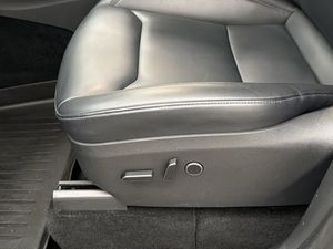 Tesla Model Y bild 25