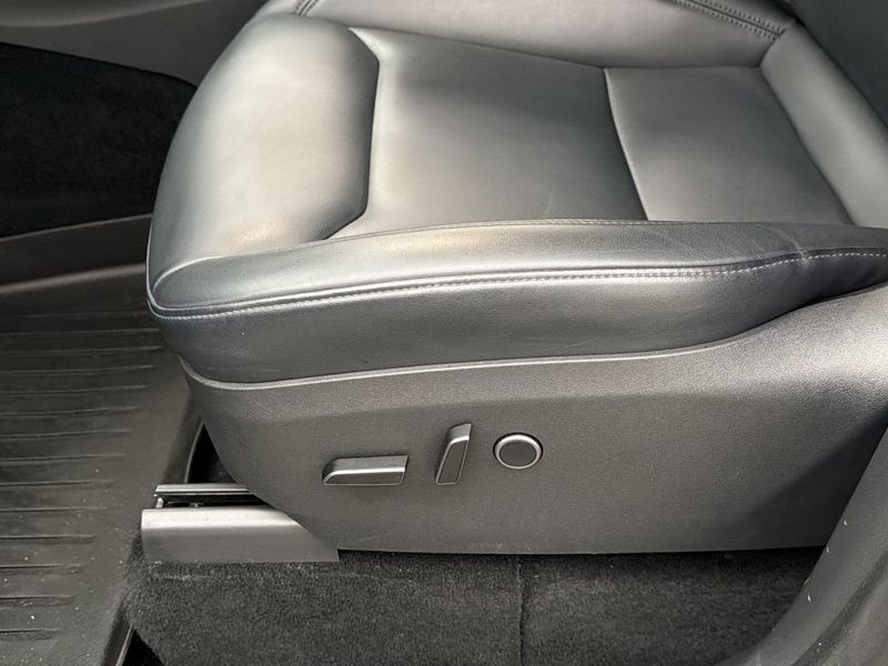 Tesla Model Y bild 25