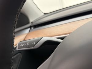 Tesla Model Y bild 24