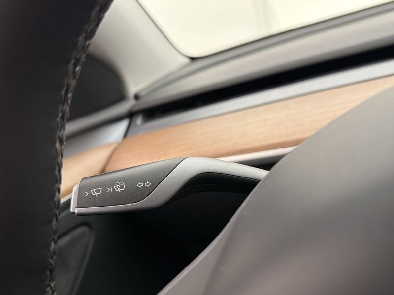 Tesla Model Y bild 24