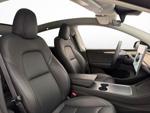 Tesla Model Y bild 26