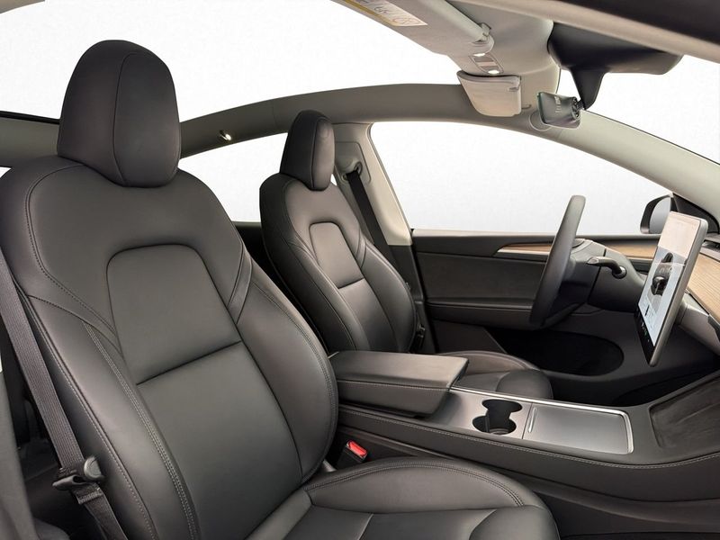 Tesla Model Y bild 26
