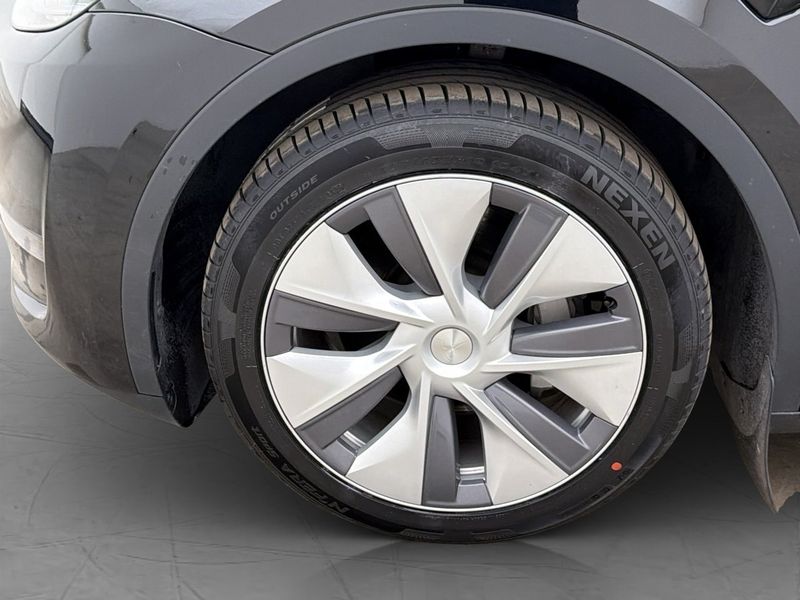 Tesla Model Y bild 32