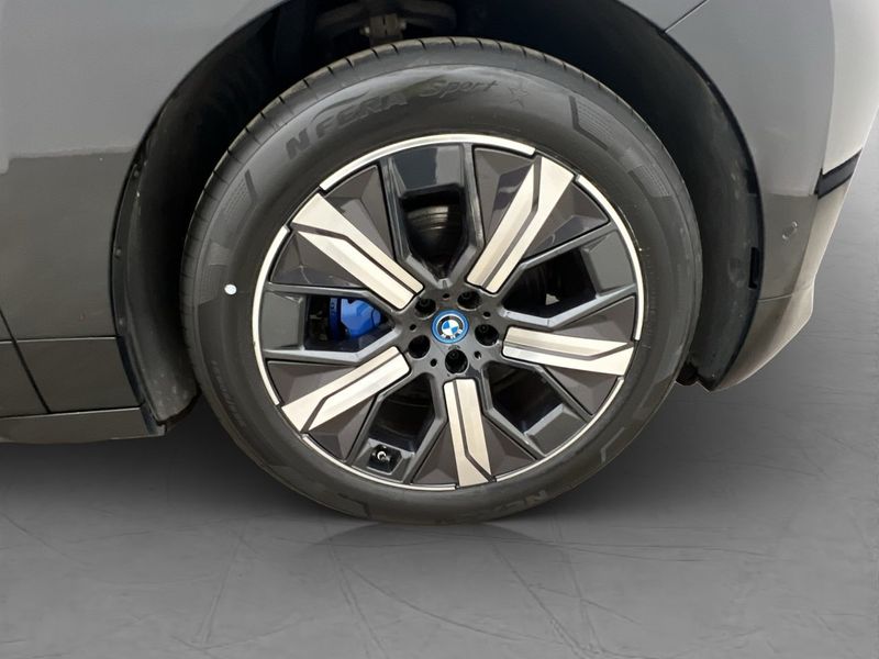 BMW iX bild 33