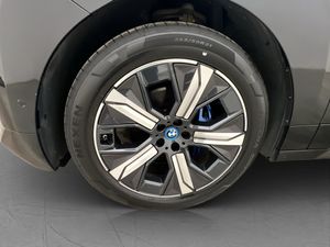 BMW iX bild 30