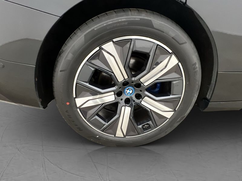 BMW iX bild 32
