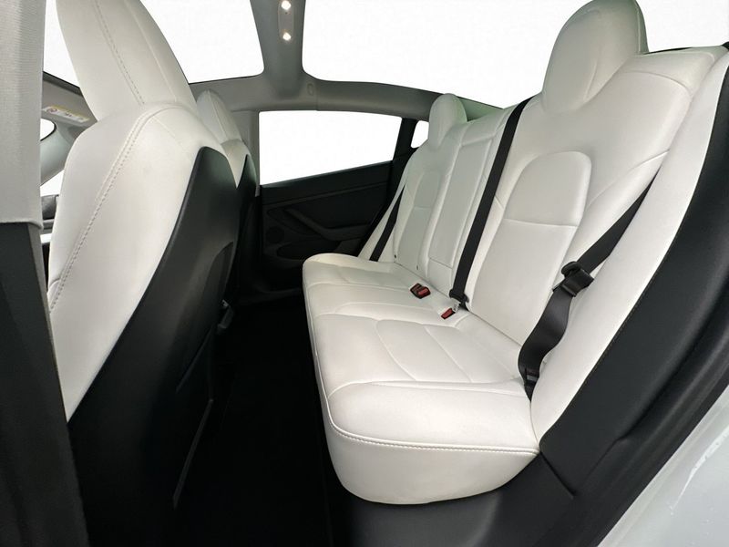 Tesla Model 3 bild 24