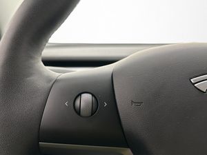 Tesla Model 3 bild 28
