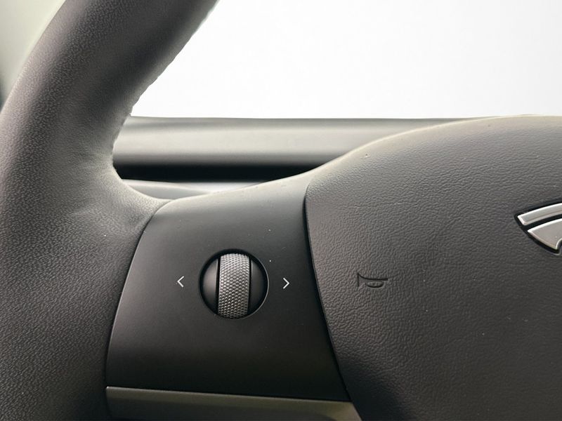 Tesla Model 3 bild 28