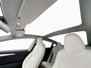 Tesla Model 3 bild 11
