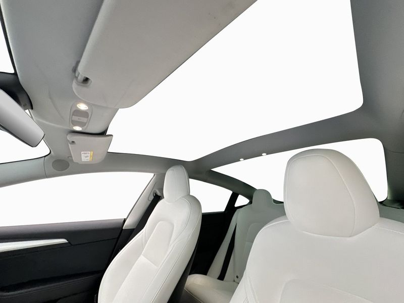 Tesla Model 3 bild 11
