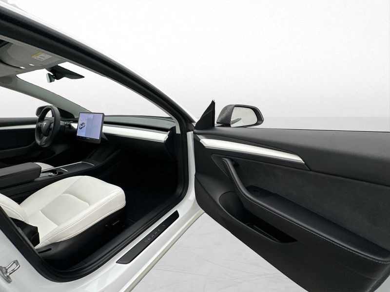 Tesla Model 3 bild 22