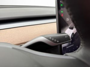 Tesla Model Y bild 30