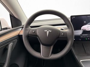 Tesla Model Y bild 28