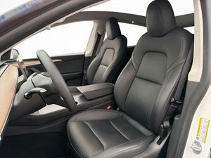 Tesla Model Y bild 16