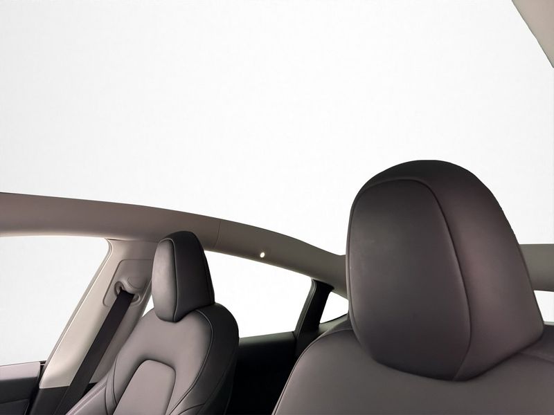 Tesla Model Y bild 18