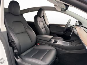 Tesla Model Y bild 14