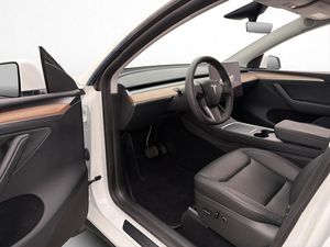 Tesla Model Y bild 33