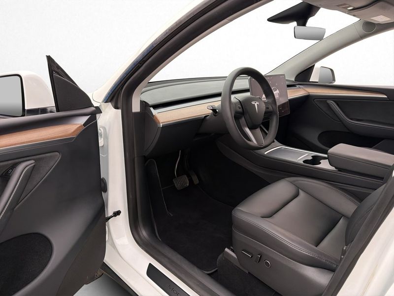 Tesla Model Y bild 33