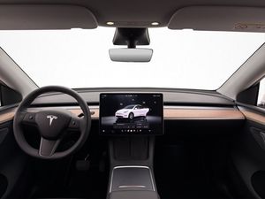 Tesla Model Y bild 15