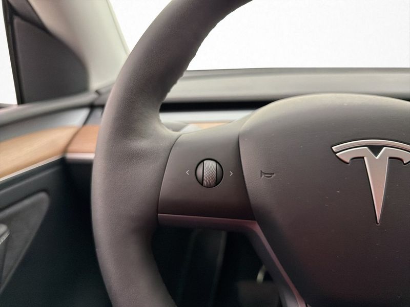 Tesla Model Y bild 27