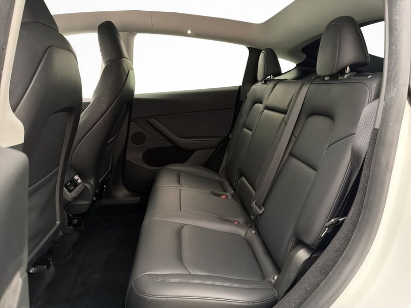 Tesla Model Y bild 17