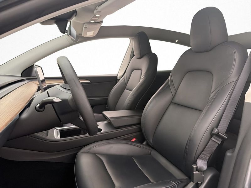 Tesla Model Y bild 16