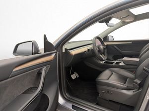 Tesla Model Y bild 35