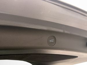 Tesla Model Y bild 32
